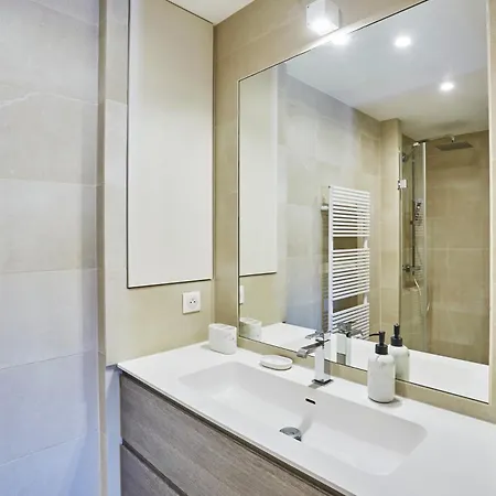 Les De Montigny Apartment